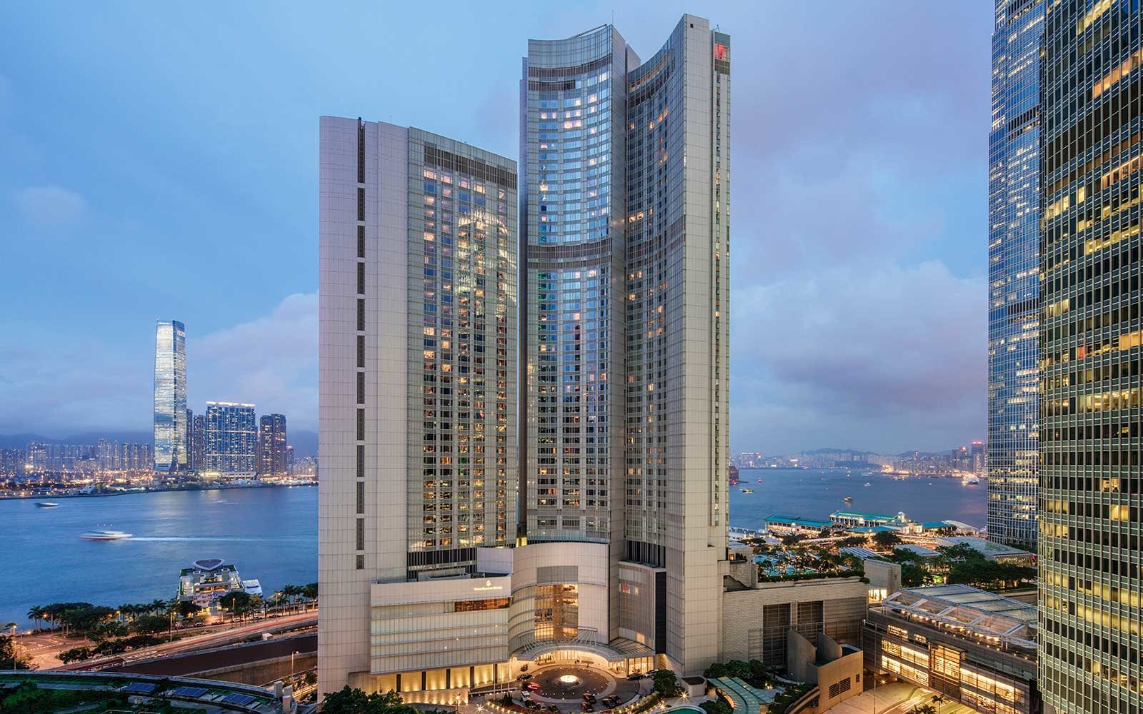 Four_Seasons_Hotel_Hong_Kong_1
